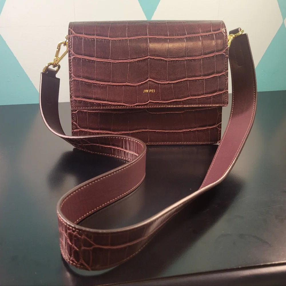 JW PEI Crocodile Embossed Dark Purple/Mauve Crossbody Bag - Picture 1 of 6